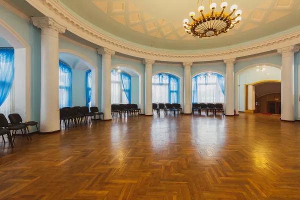 Зал для концертов оркестров филармонии в санатории им.С.М. Кирова в городе Кисловодске - фотография