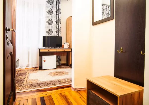 2-местный номер 2 категории во 2 корпусе санатория «Кирова» в Кисловодске - фотография