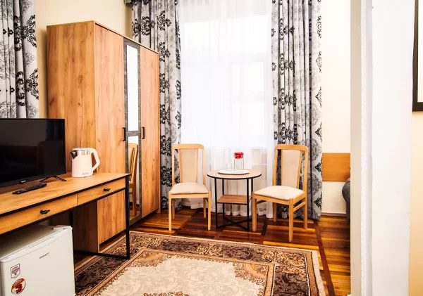 2-местный номер 2 категории во 2 корпусе санатория «Кирова» в Кисловодске - фотография