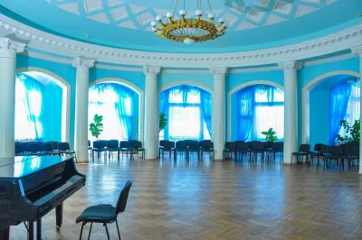 Зал для концертов оркестров филармонии в санатории им.С.М. Кирова в городе Кисловодске - фотография