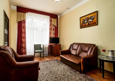 2-местный 2-комнатный номер 1 кат. в санатории «Кирова» в Кисловодске - фотография