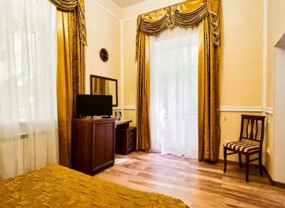 2-местный номер 1 категории в 3 корпусе санатория «Кирова» в Кисловодске - фотография