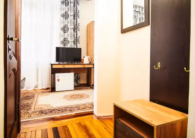 2-местный номер 2 категории во 2 корпусе санатория «Кирова» в Кисловодске - фотография