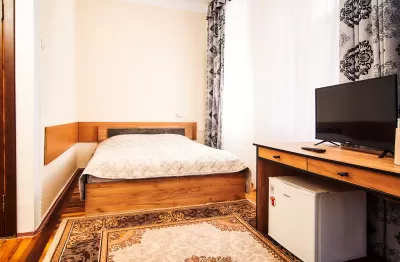 2-местный номер 2 категории во 2 корпусе санатория «Кирова» в Кисловодске - фотография